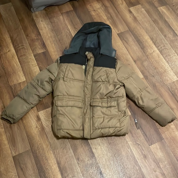 Boys coat - Picture 1 of 7